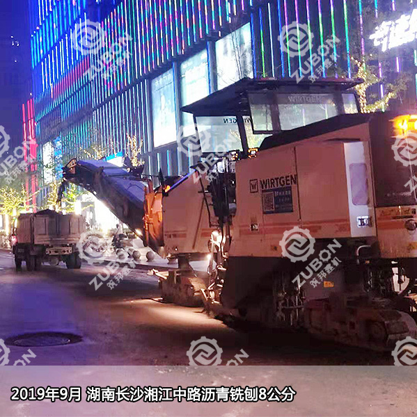 2019年9月湖南長沙市政道路湘江中路進行瀝青銑刨